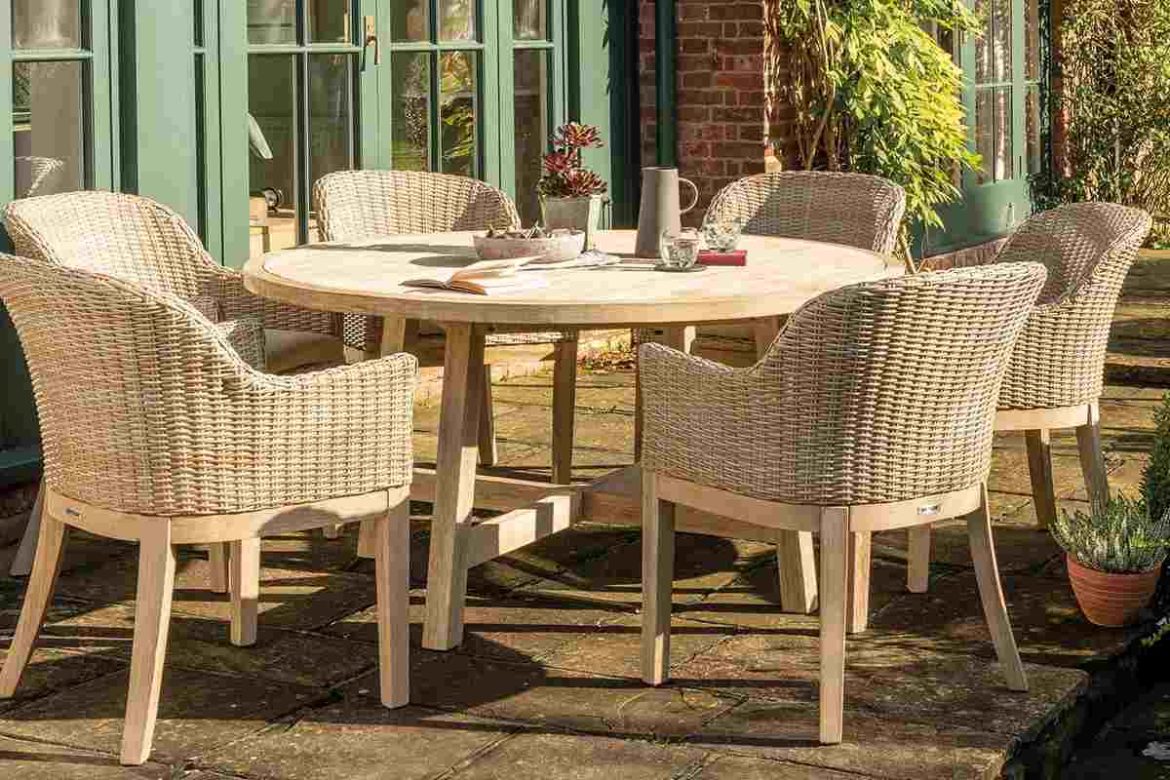 6 seater round dining table considered as an essential furniture